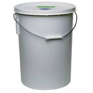 Container 27 l; size for an open 600 L tank when used with an osmolator fill lasts for approx. one week ø 34 x 43.5 cm. Also handy for mixing water and water changes 5000.270
